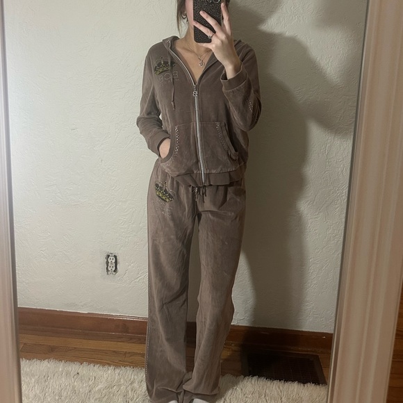 Tracksuit - Picture 3 of 9